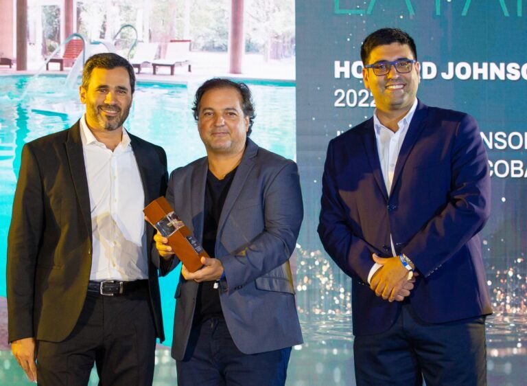 PABLO-ALBAMONTE-RECIBE-PREMIO-HJ