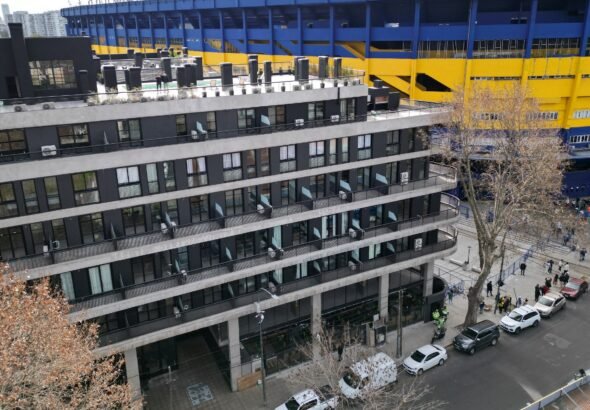 HJ Undici - FachadaCancha